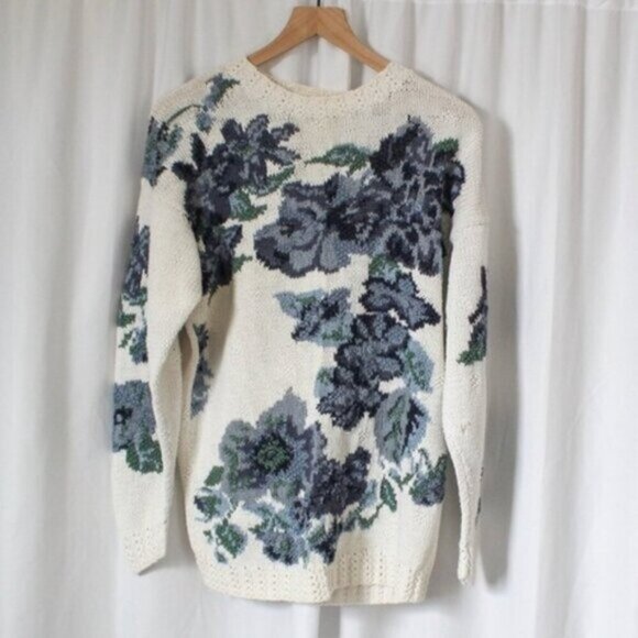 Vintage Hand Knit Long Sleeve Crew Neck Blue and Cream Floral Sweater Medium - Picture 1 of 9